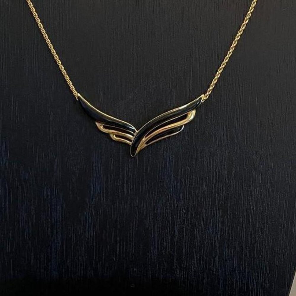 MONET VINTAGE ABSTRACT WINGS GOLD-TONE AND BLACK ENAMEL 16" NECKLACE - Picture 2 of 9